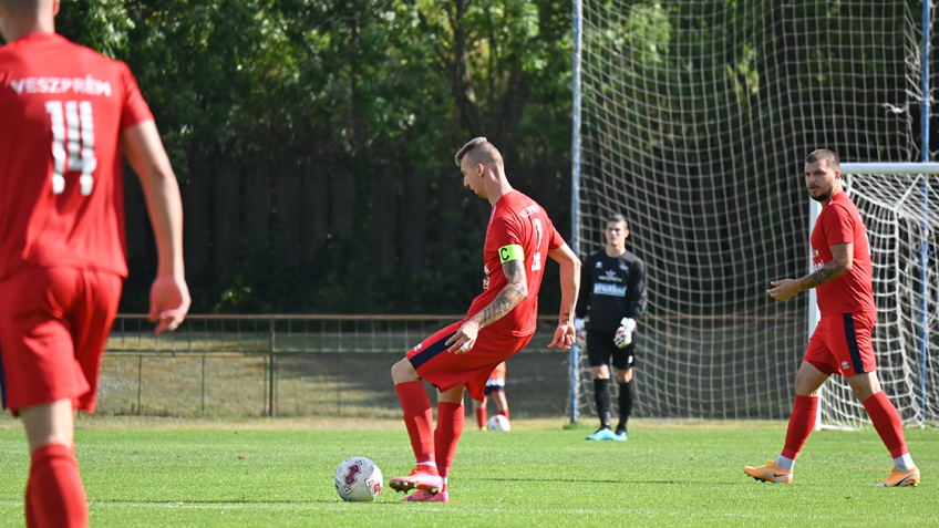 Gól nélküli döntetlen a forduló rangadóján