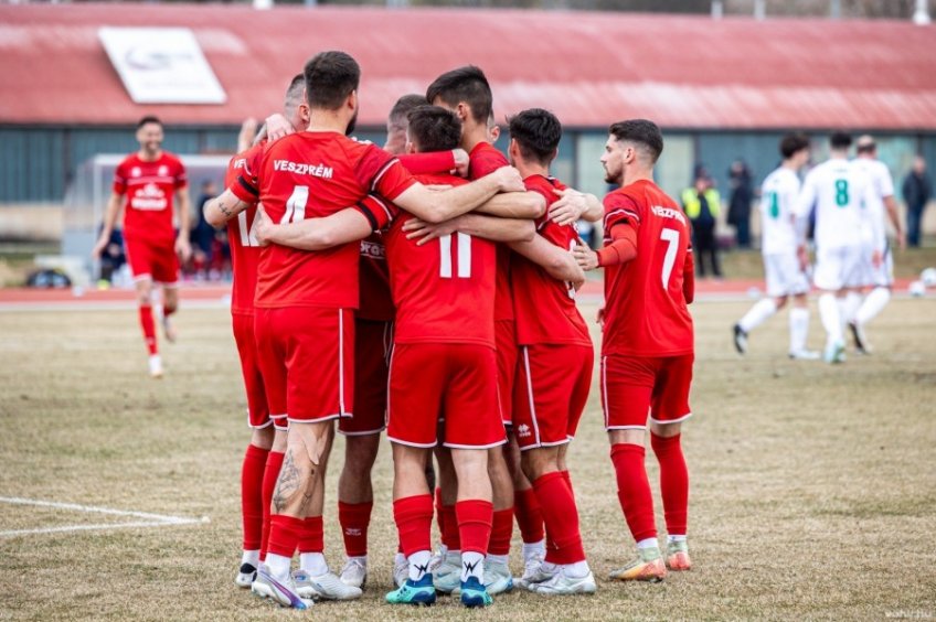 Egy pontot elcsent az éllovastól a Veszprém