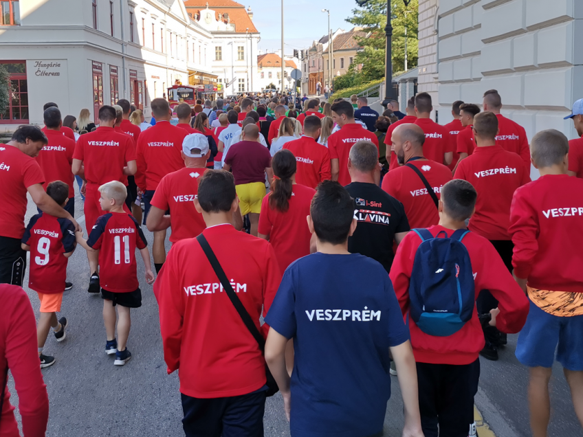 SÉTA A CSOLNOKY FERENC KÓRHÁZNAK SZÁNT ADOMÁNY NÖVELÉSÉÉRT